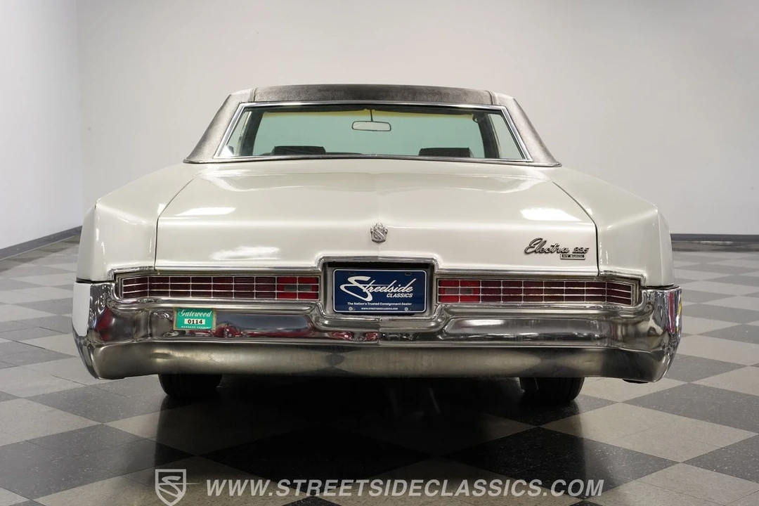 1969 Buick Electra - Image 10 of 12