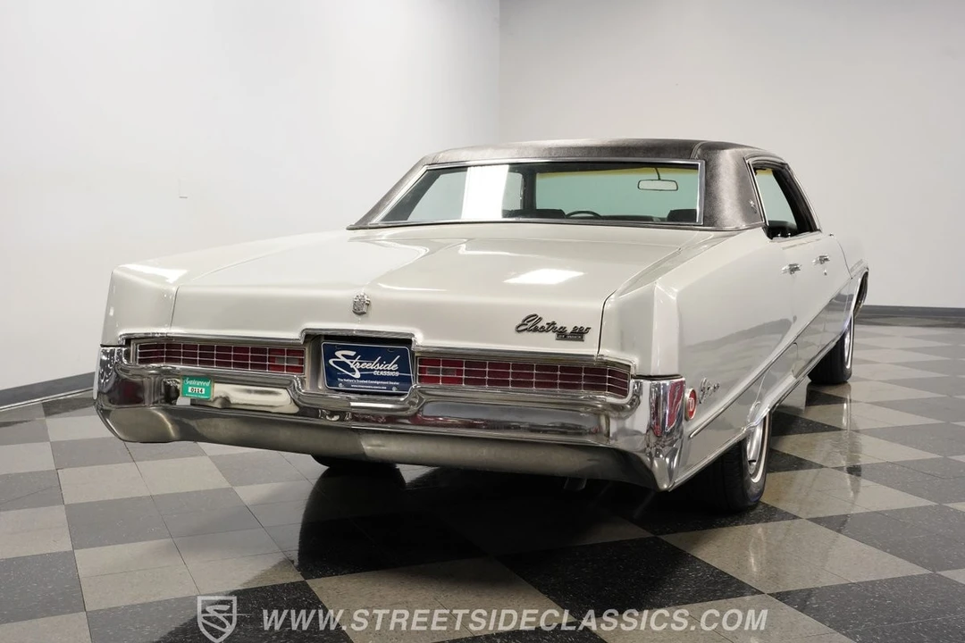 1969 Buick Electra - Image 11 of 12