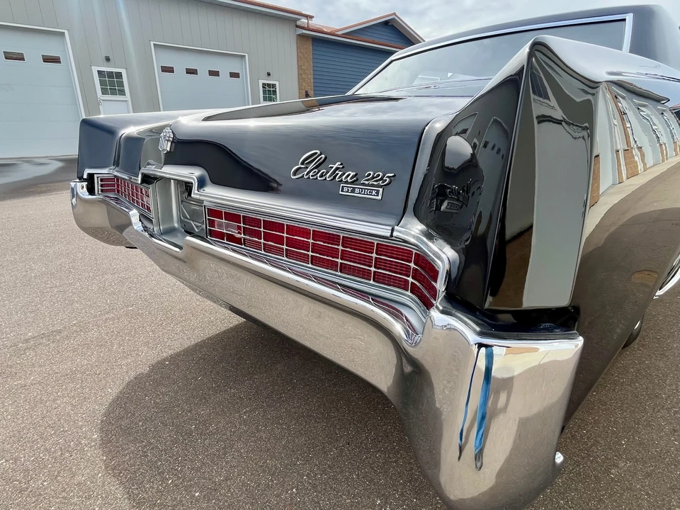 1969 Buick Electra - Image 29 of 31