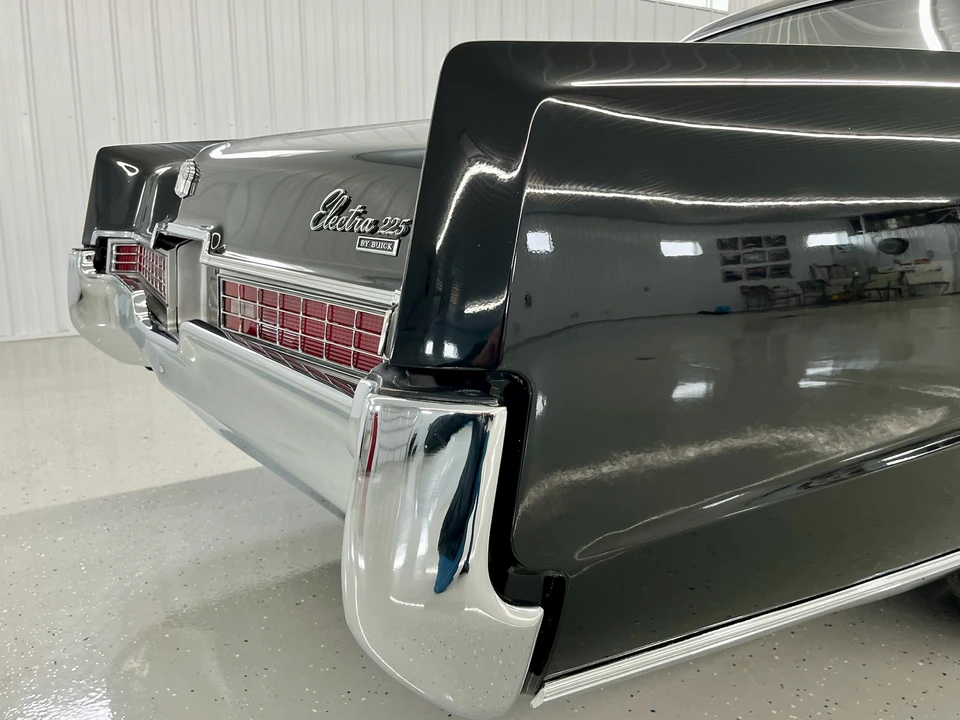 1969 Buick Electra - Image 30 of 31