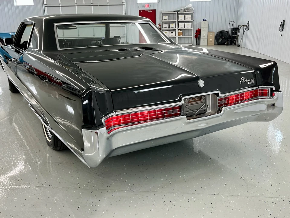 1969 Buick Electra - Image 23 of 31