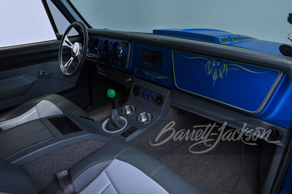 1969 Chevrolet Suburban 6th Gen - Image 4 of 31