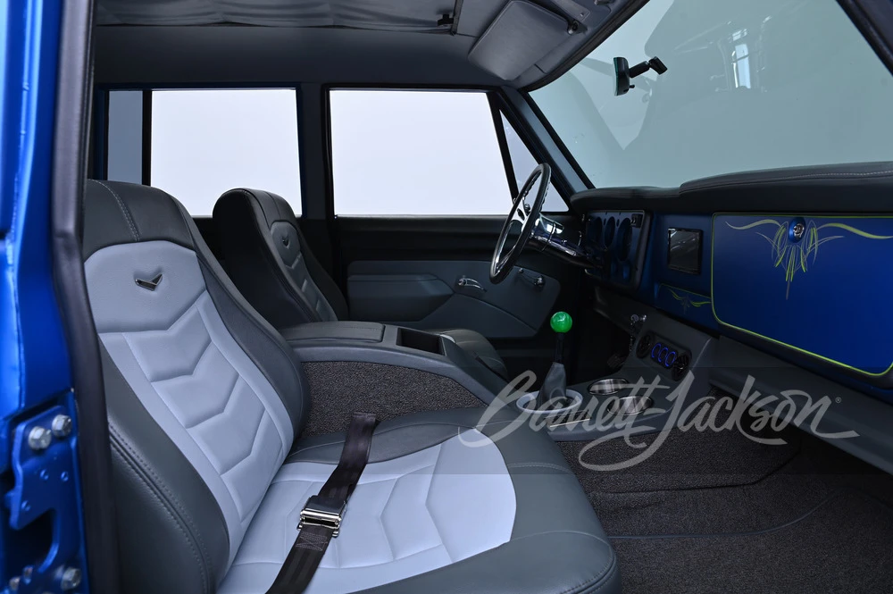 1969 Chevrolet Suburban 6th Gen - Image 14 of 31