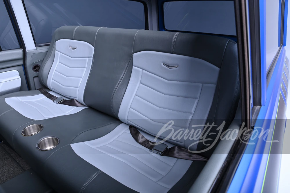 1969 Chevrolet Suburban 6th Gen - Image 13 of 31