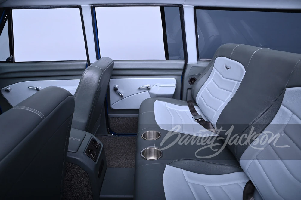 1969 Chevrolet Suburban 6th Gen - Image 15 of 31