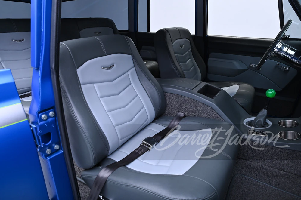 1969 Chevrolet Suburban 6th Gen - Image 16 of 31