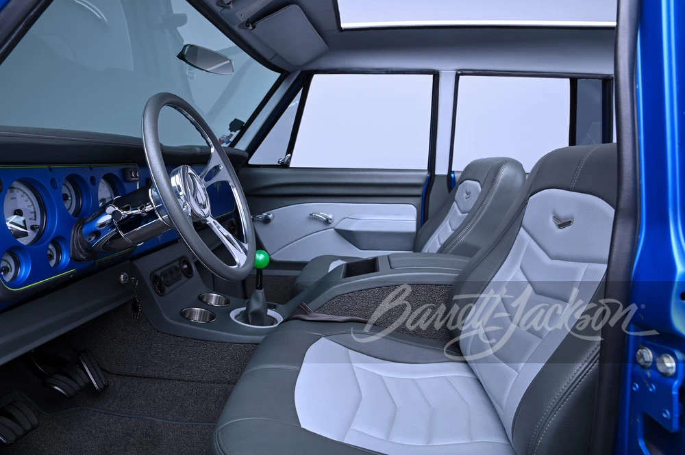 1969 Chevrolet Suburban 6th Gen - Image 10 of 31