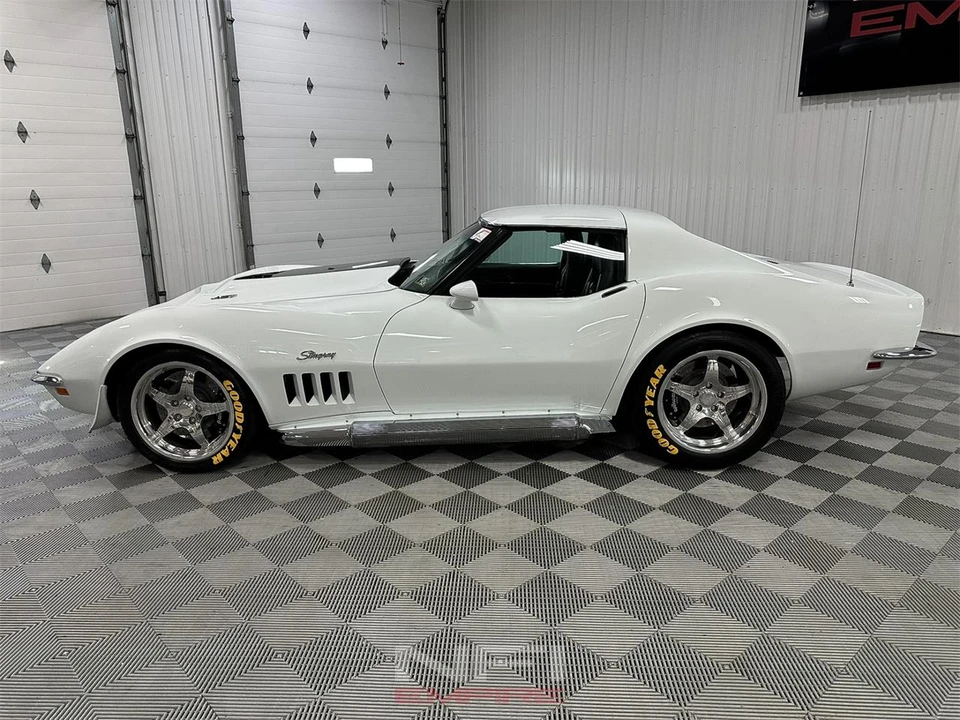 1969 Chevrolet Corvette C3 - Image 2 of 31