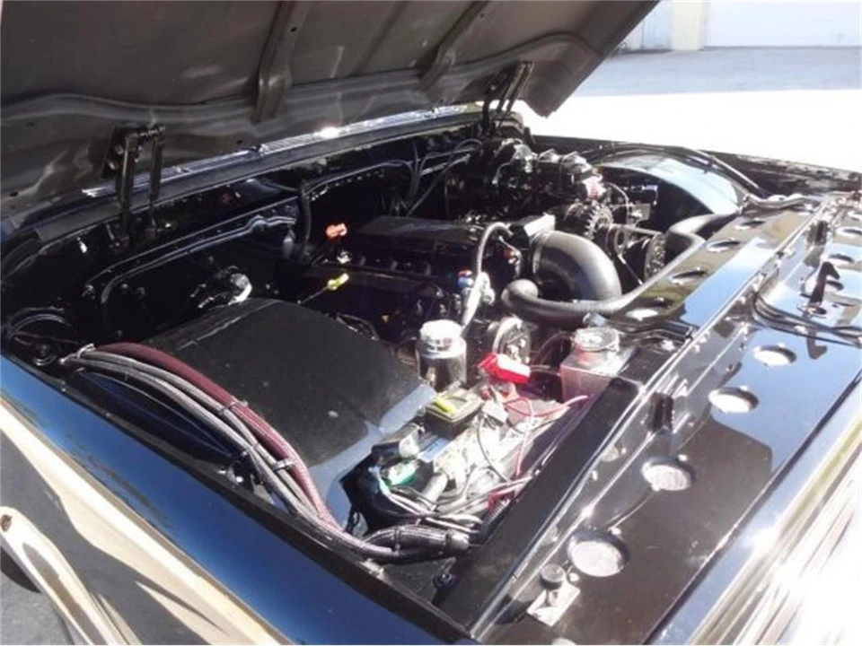 1969 Chevrolet Suburban 6th Gen - Image 12 of 27