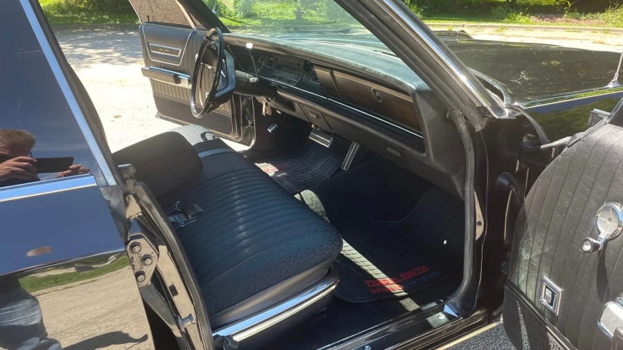 1969 Chrysler New Yorker - Image 9 of 28
