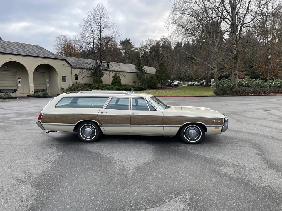 1969 Chrysler Town & Country - Image 9 of 31