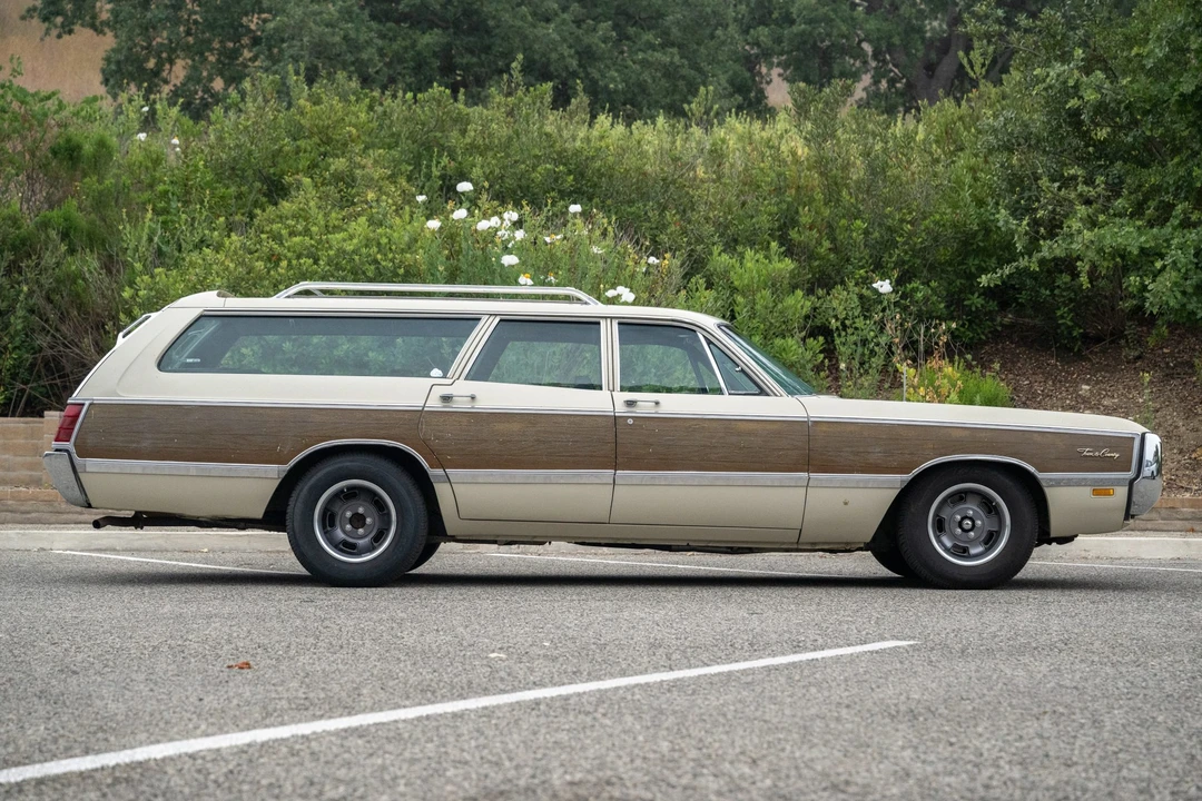 1969 Chrysler Town & Country - Image 9 of 31