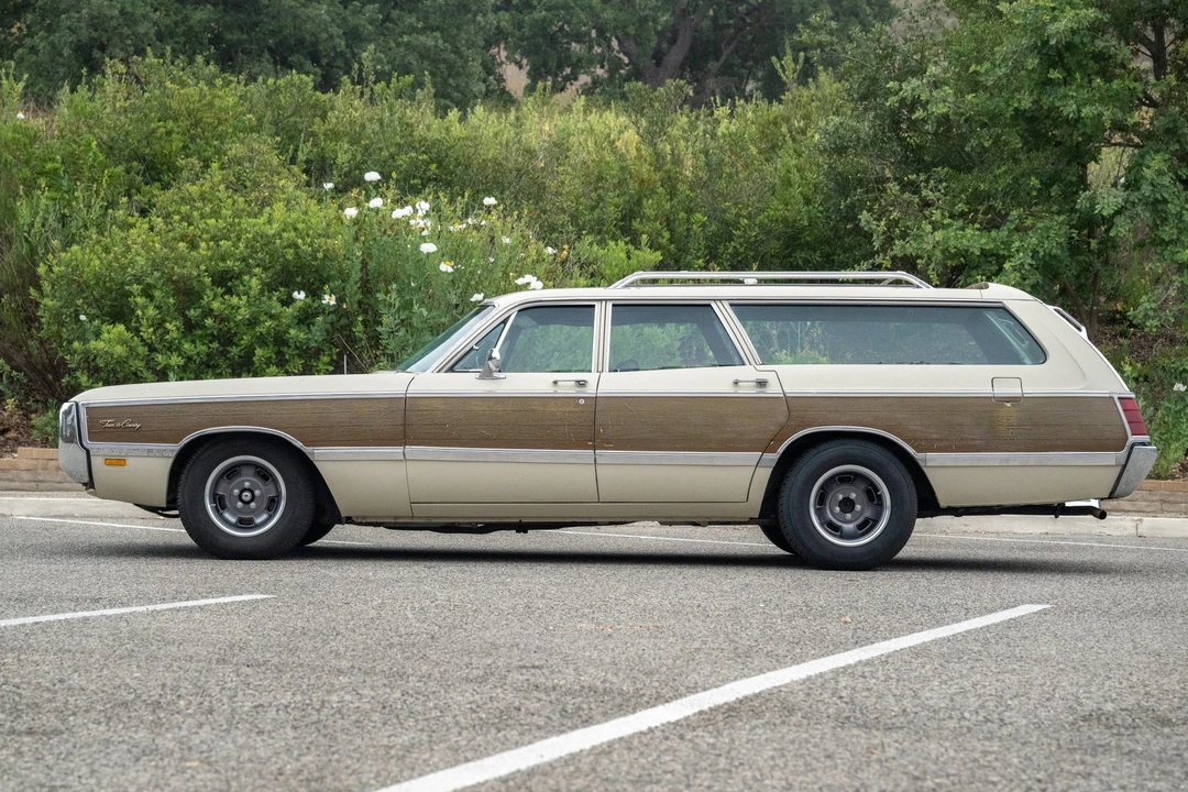 1969 Chrysler Town & Country - Image 4 of 31