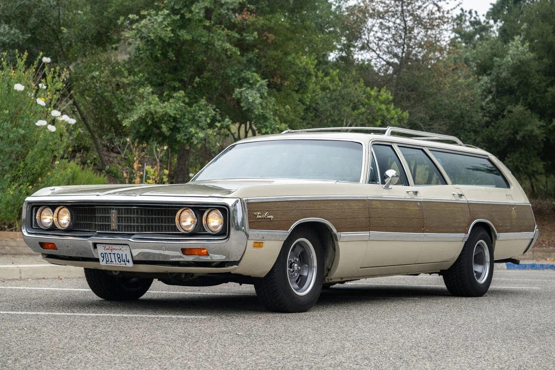 1969 Chrysler Town & Country - Image 2 of 31