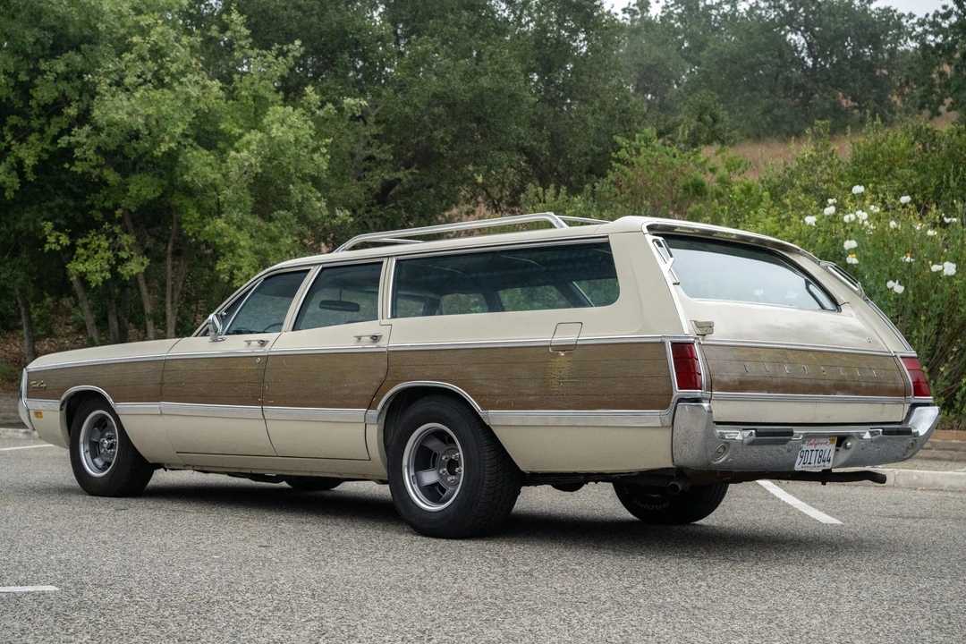 1969 Chrysler Town & Country - Image 5 of 31