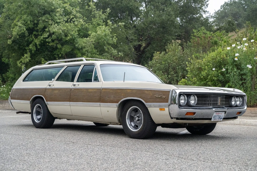 1969 Chrysler Town & Country - Image 10 of 31