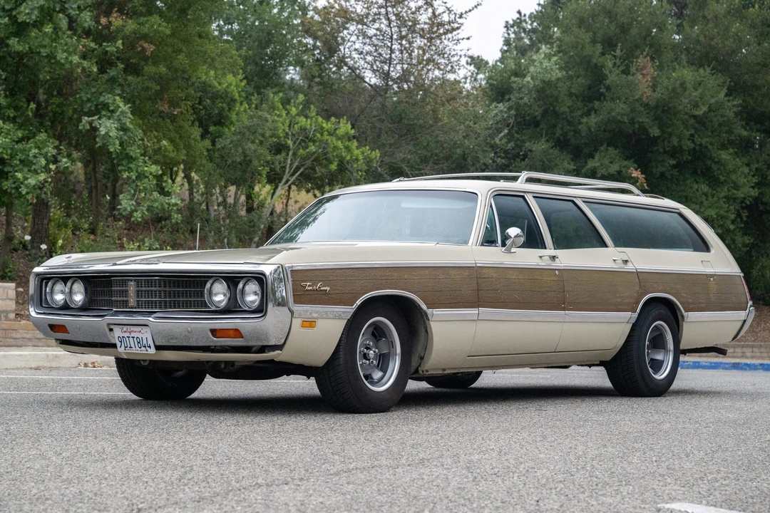 1969 Chrysler Town & Country - Image 3 of 31