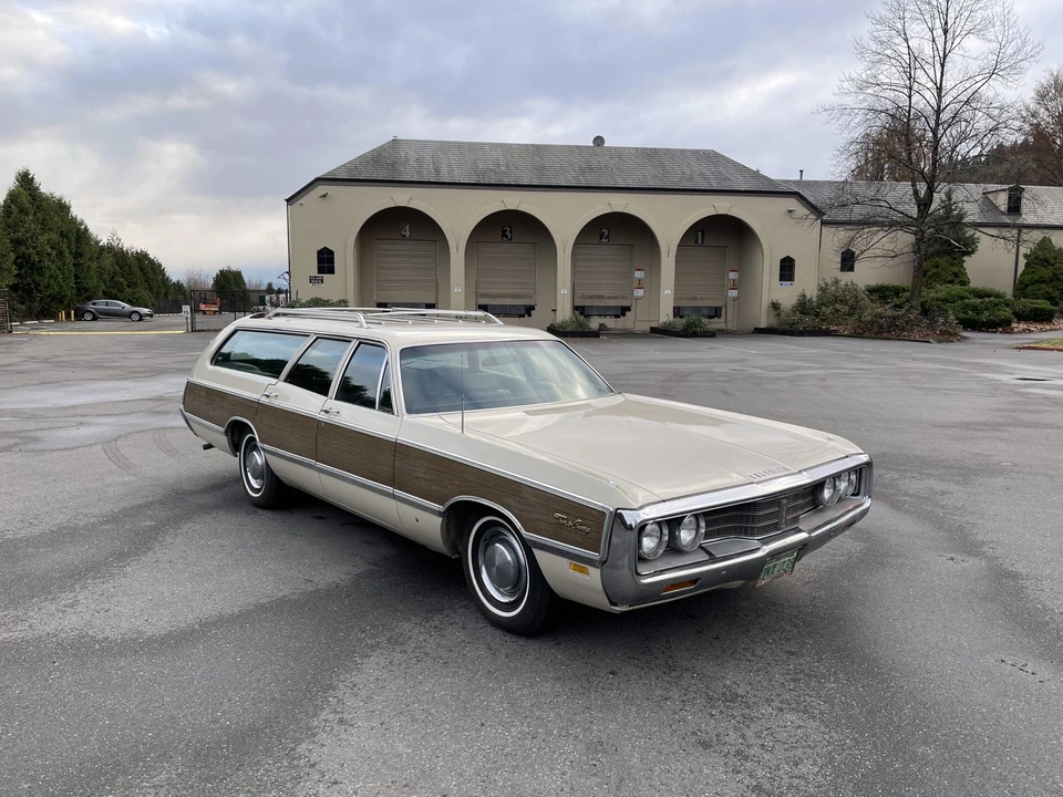 1969 Chrysler Town & Country - Image 2 of 31