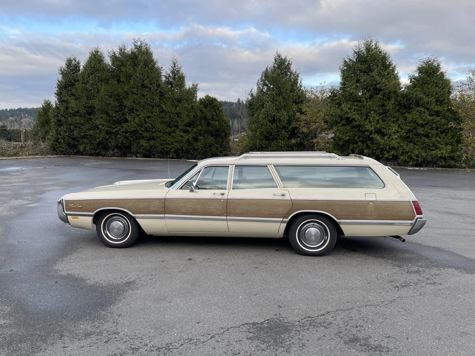 1969 Chrysler Town & Country - Image 5 of 31