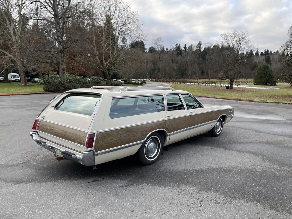 1969 Chrysler Town & Country - Image 8 of 31