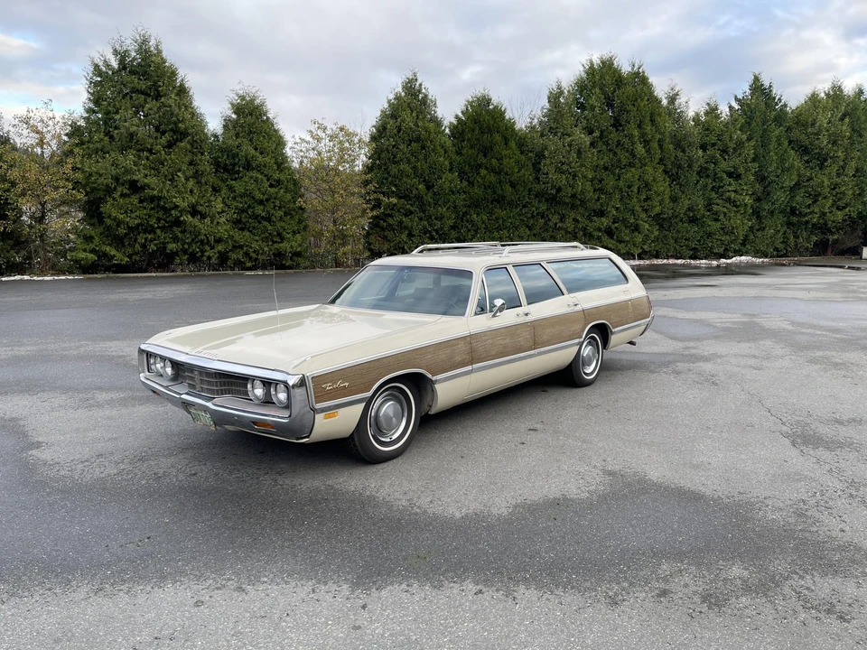 1969 Chrysler Town & Country - Image 4 of 31