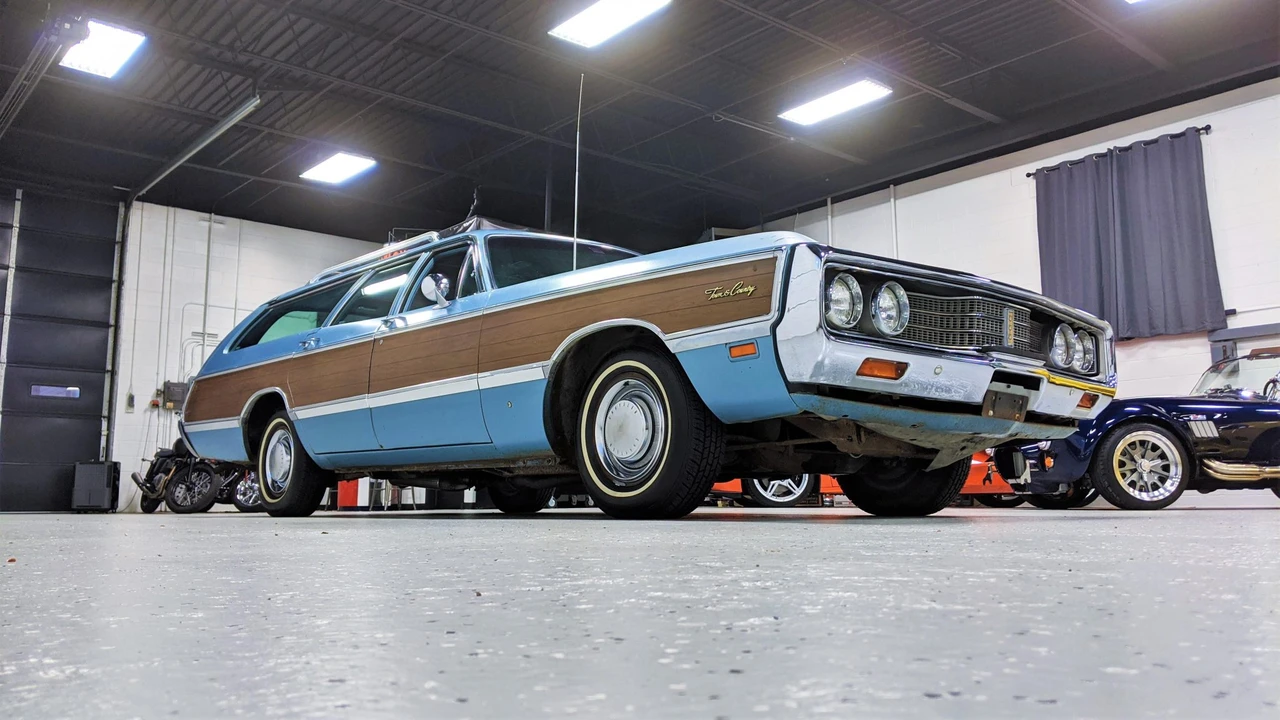 1969 Chrysler Town & Country - Image 15 of 31