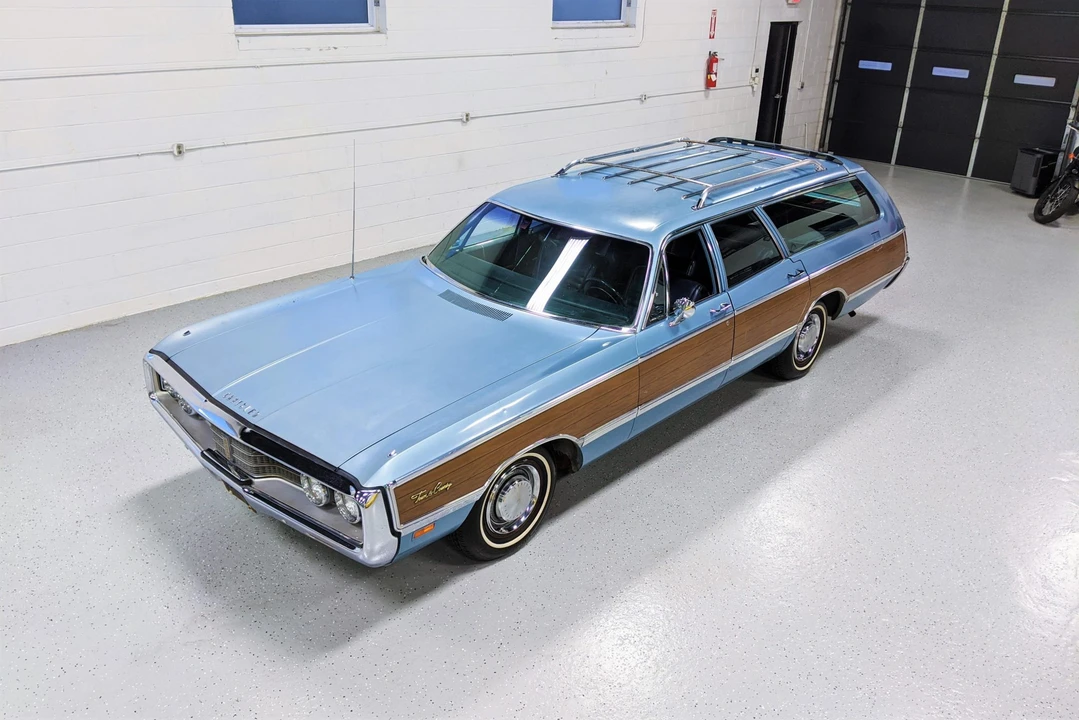 1969 Chrysler Town & Country - Image 2 of 31