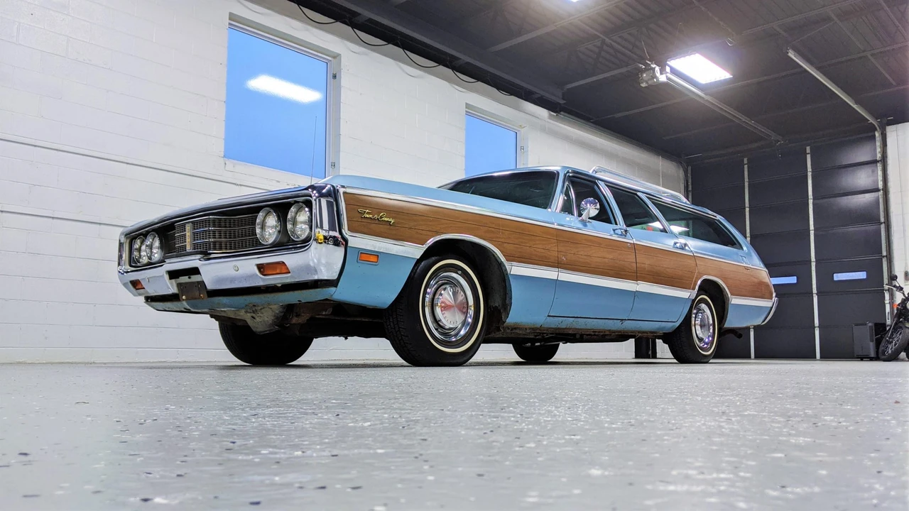 1969 Chrysler Town & Country - Image 4 of 31