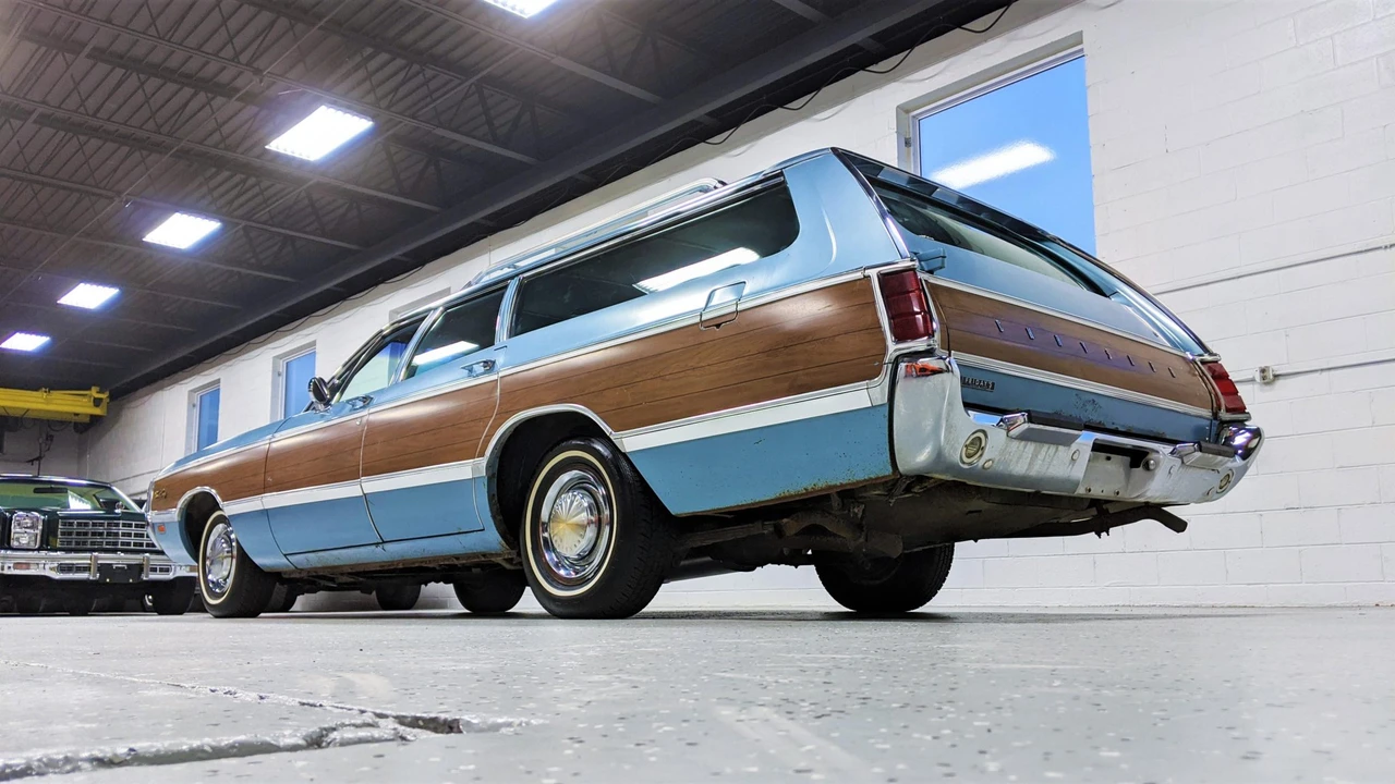 1969 Chrysler Town & Country - Image 5 of 31