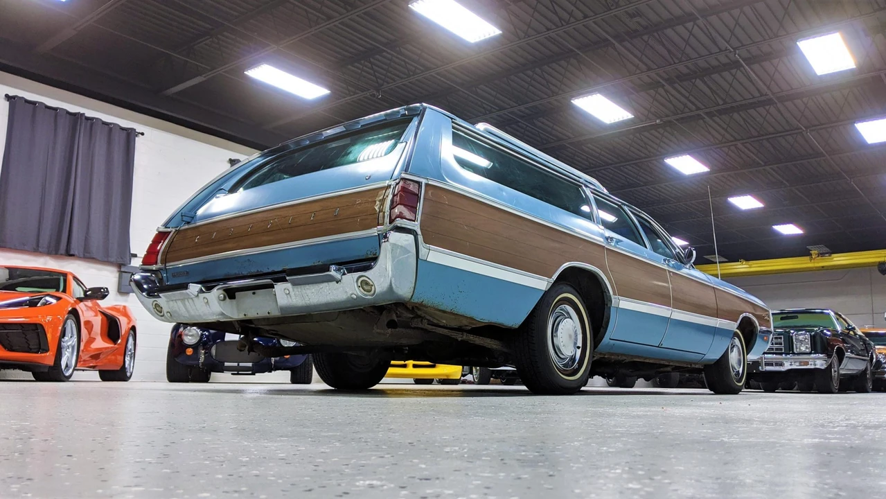 1969 Chrysler Town & Country - Image 12 of 31