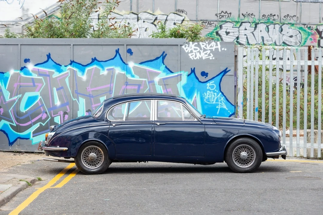 1969 Daimler - Image 9 of 30