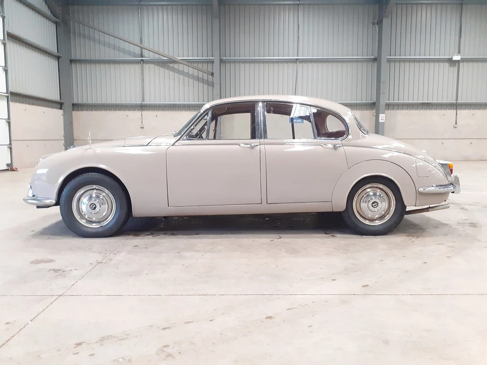 1969 Daimler - Image 3 of 30