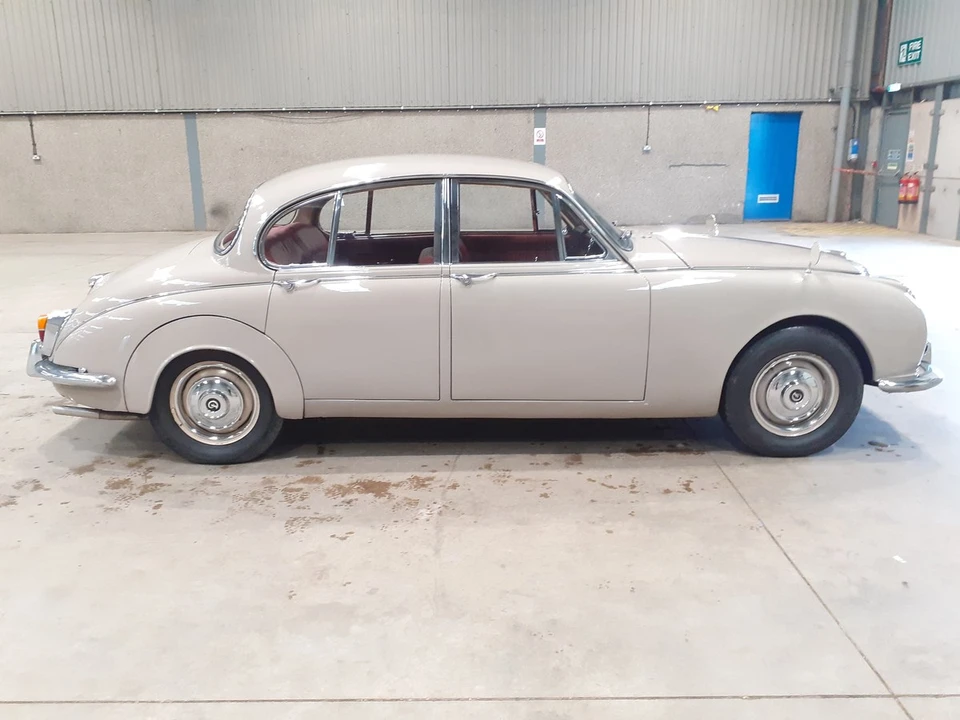 1969 Daimler - Image 8 of 30