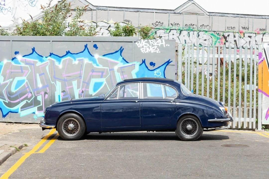 1969 Daimler - Image 7 of 30