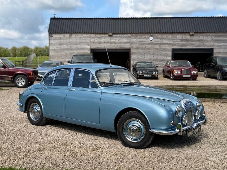 1969 Daimler - Image 2 of 30