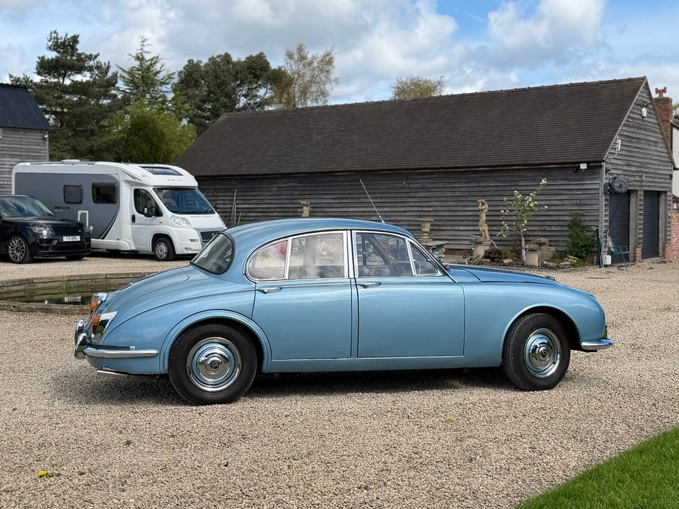 1969 Daimler - Image 3 of 30
