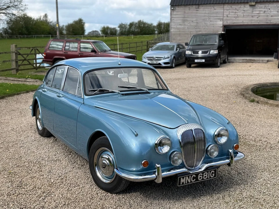 1969 Daimler - Image 9 of 30