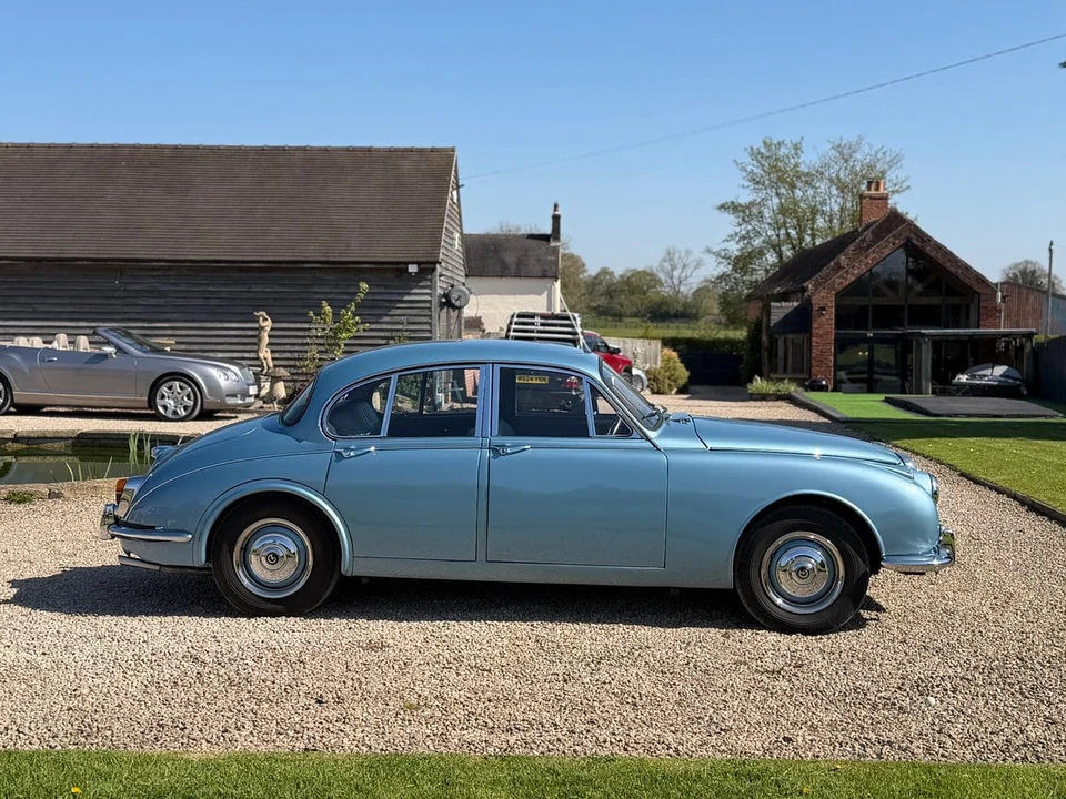1969 Daimler - Image 11 of 30