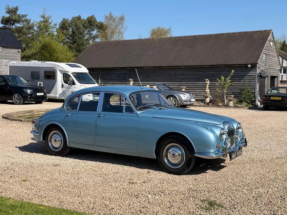 1969 Daimler - Image 12 of 30
