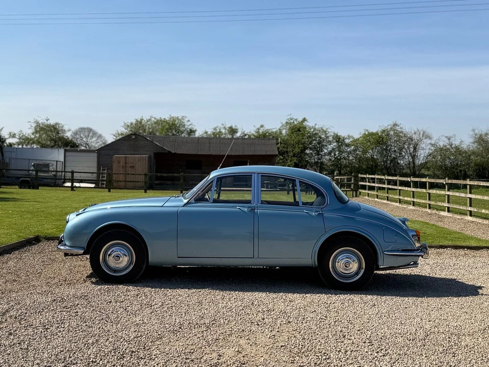 1969 Daimler - Image 16 of 30