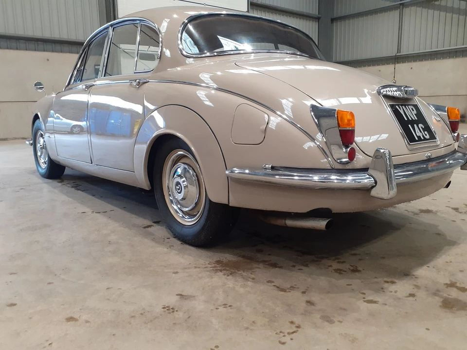 1969 Daimler - Image 11 of 30