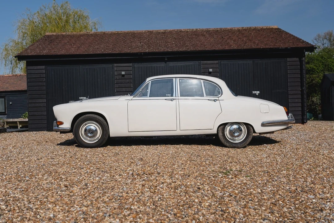1969 Daimler - Image 11 of 30
