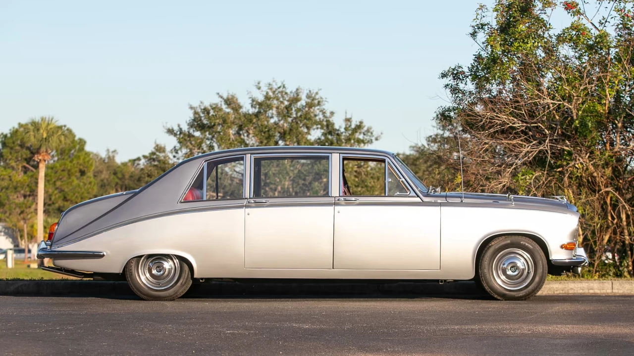 1969 Daimler - Image 6 of 31