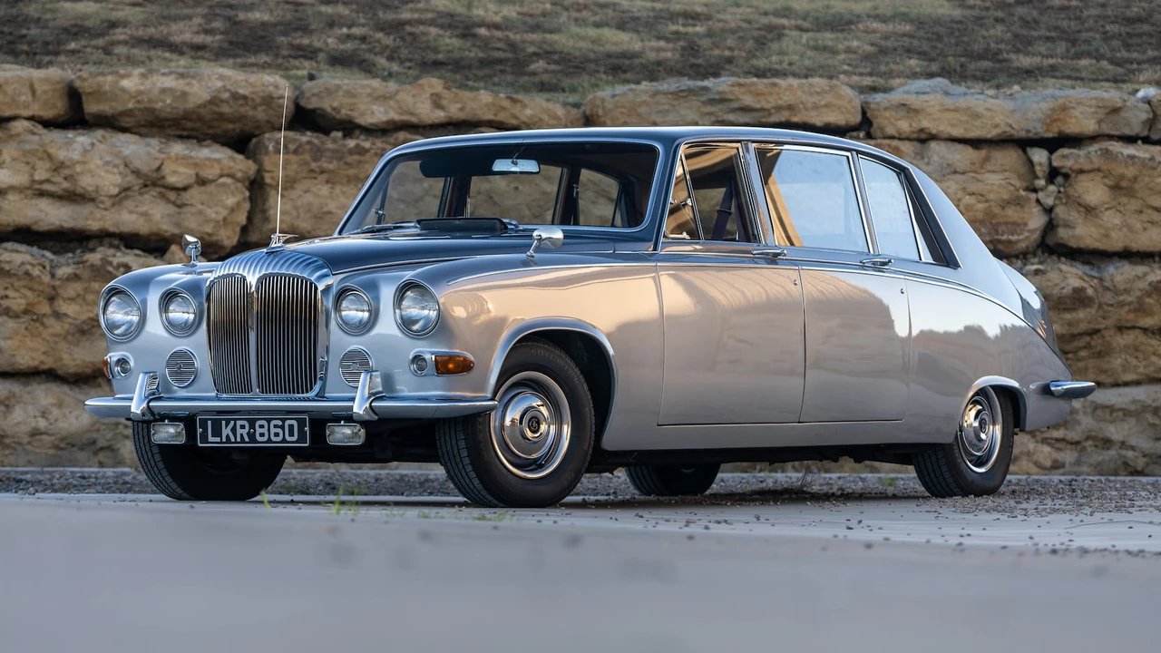 1969 Daimler - Image 12 of 18