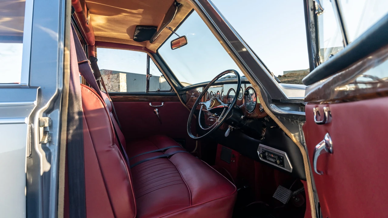 1969 Daimler - Image 4 of 18
