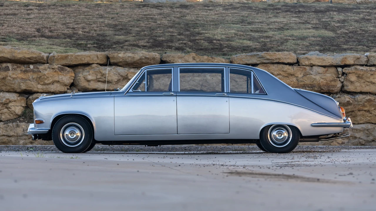 1969 Daimler - Image 8 of 18