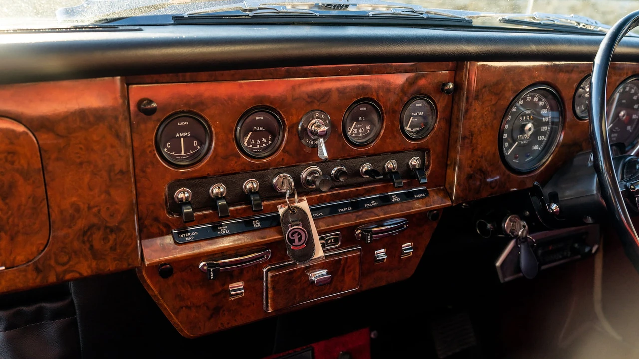 1969 Daimler - Image 9 of 18