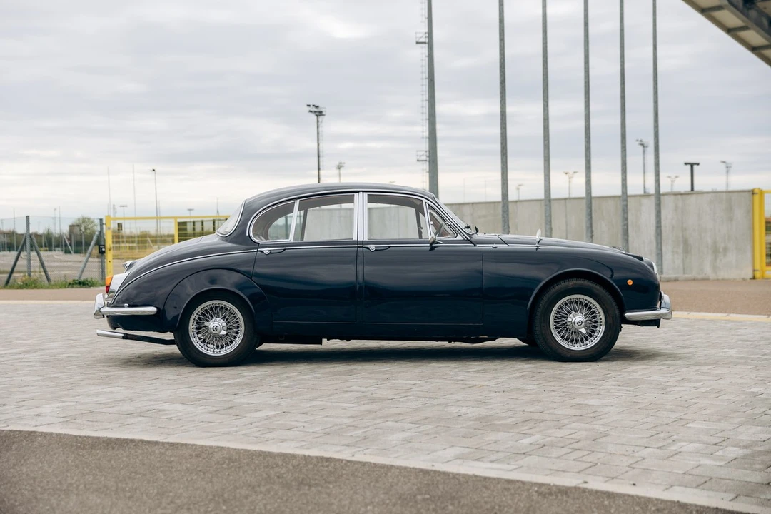 1969 Daimler - Image 10 of 30