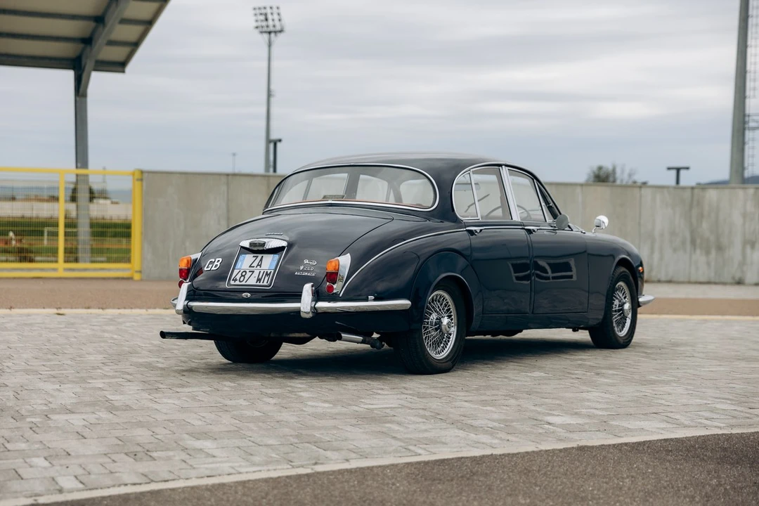 1969 Daimler - Image 11 of 30