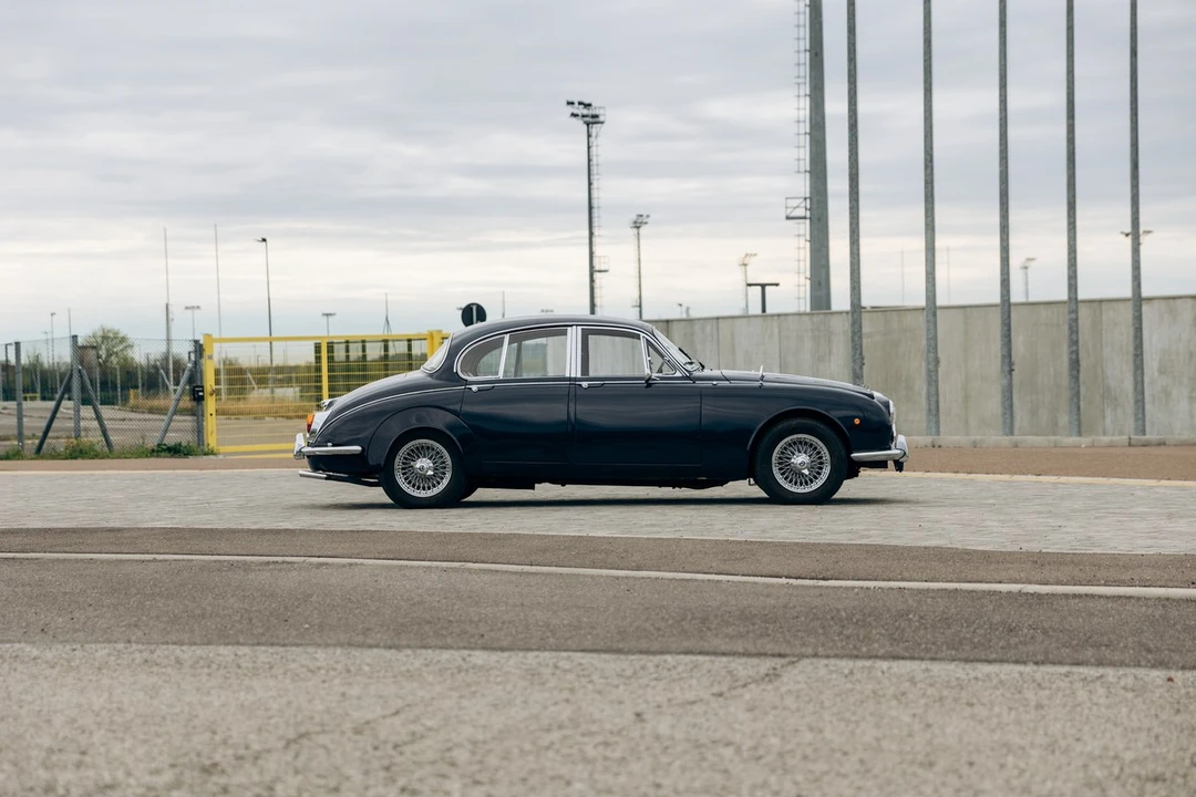 1969 Daimler - Image 5 of 30
